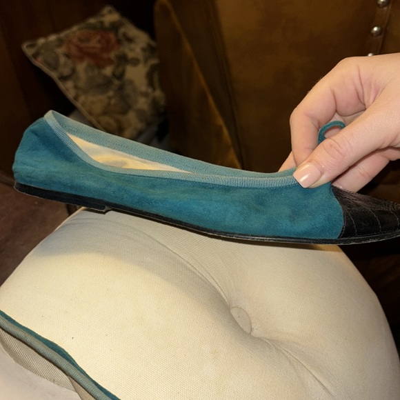 Vintage Blue Suede Chanel Ballet Flats - Picture 3 of 10